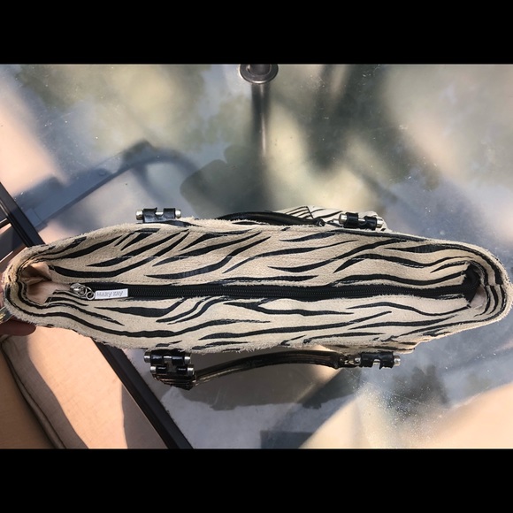 Mary Kay Purse - Picture 3 of 6